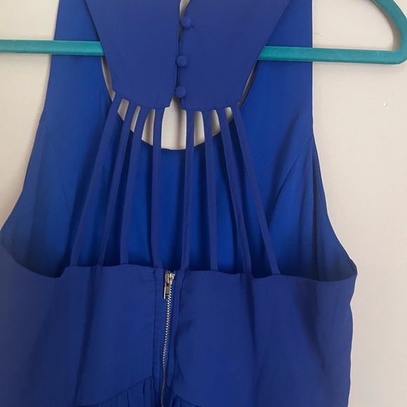 Dresses & Skirts - Cute dress, zipper back